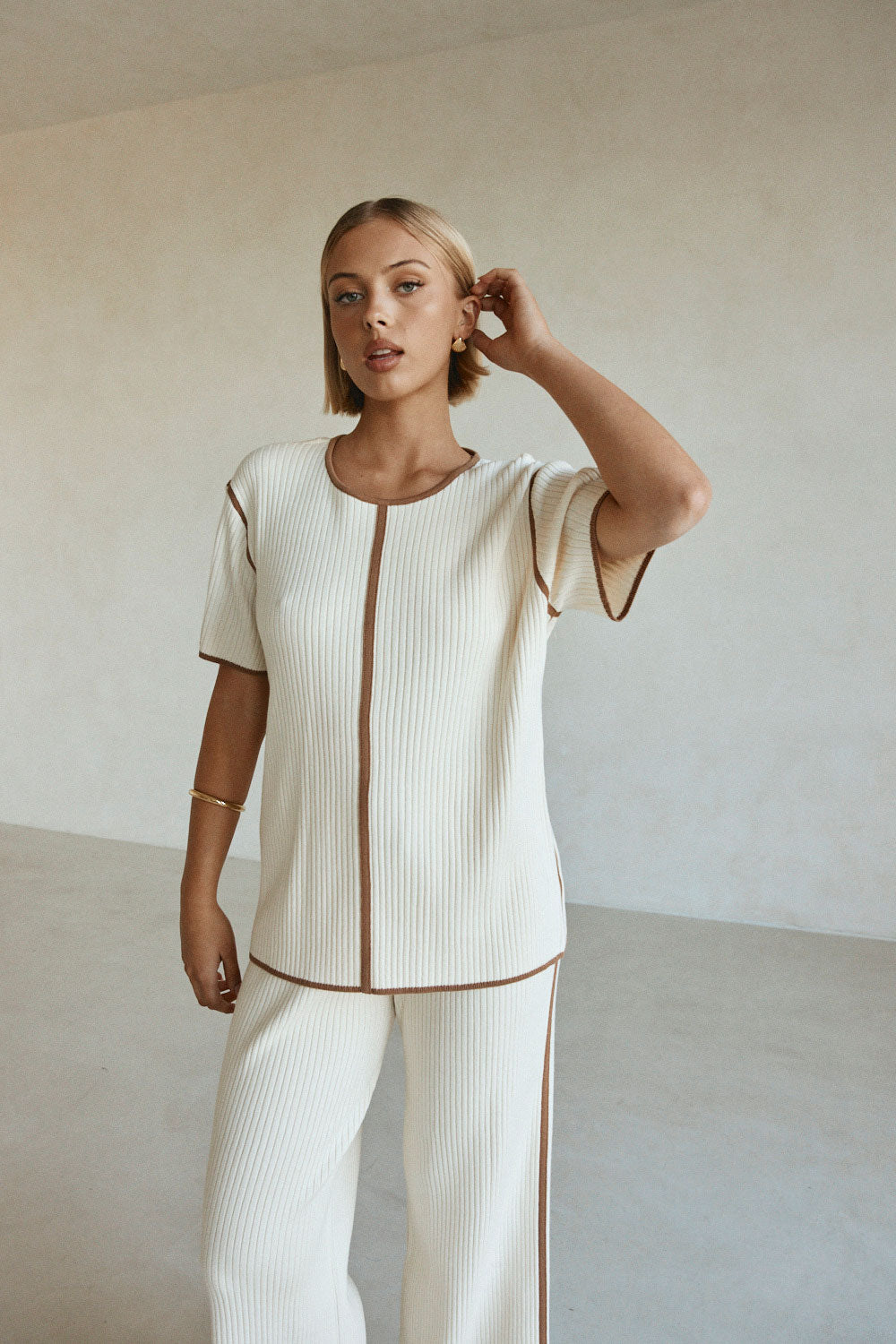 Off White Ribbed Boxy Short Sleeve Cinna Top – SABO