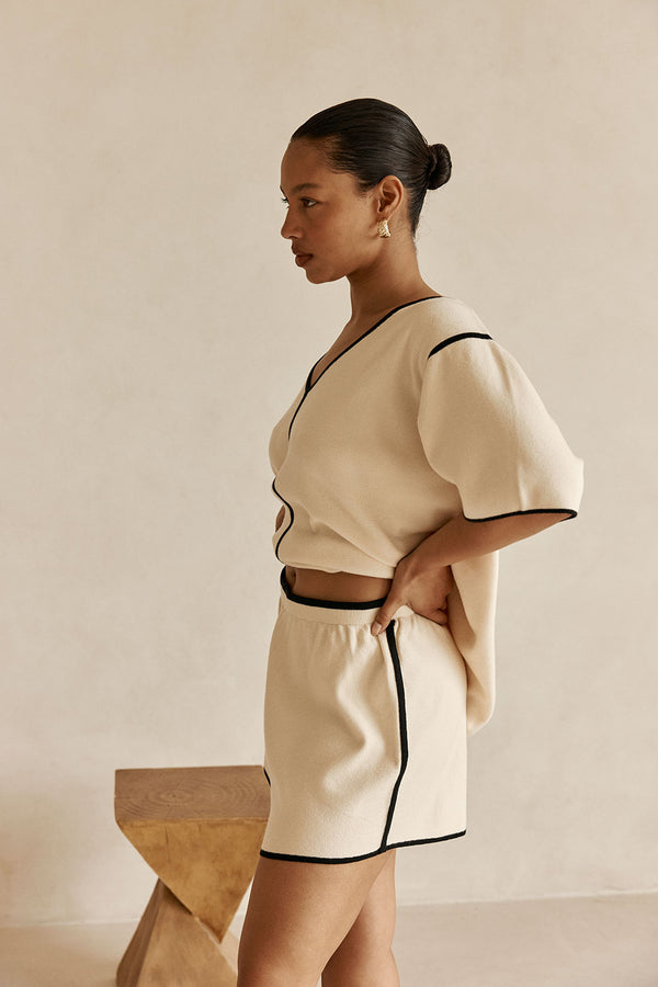 Cream Elastic High Waist Adelia Shorts