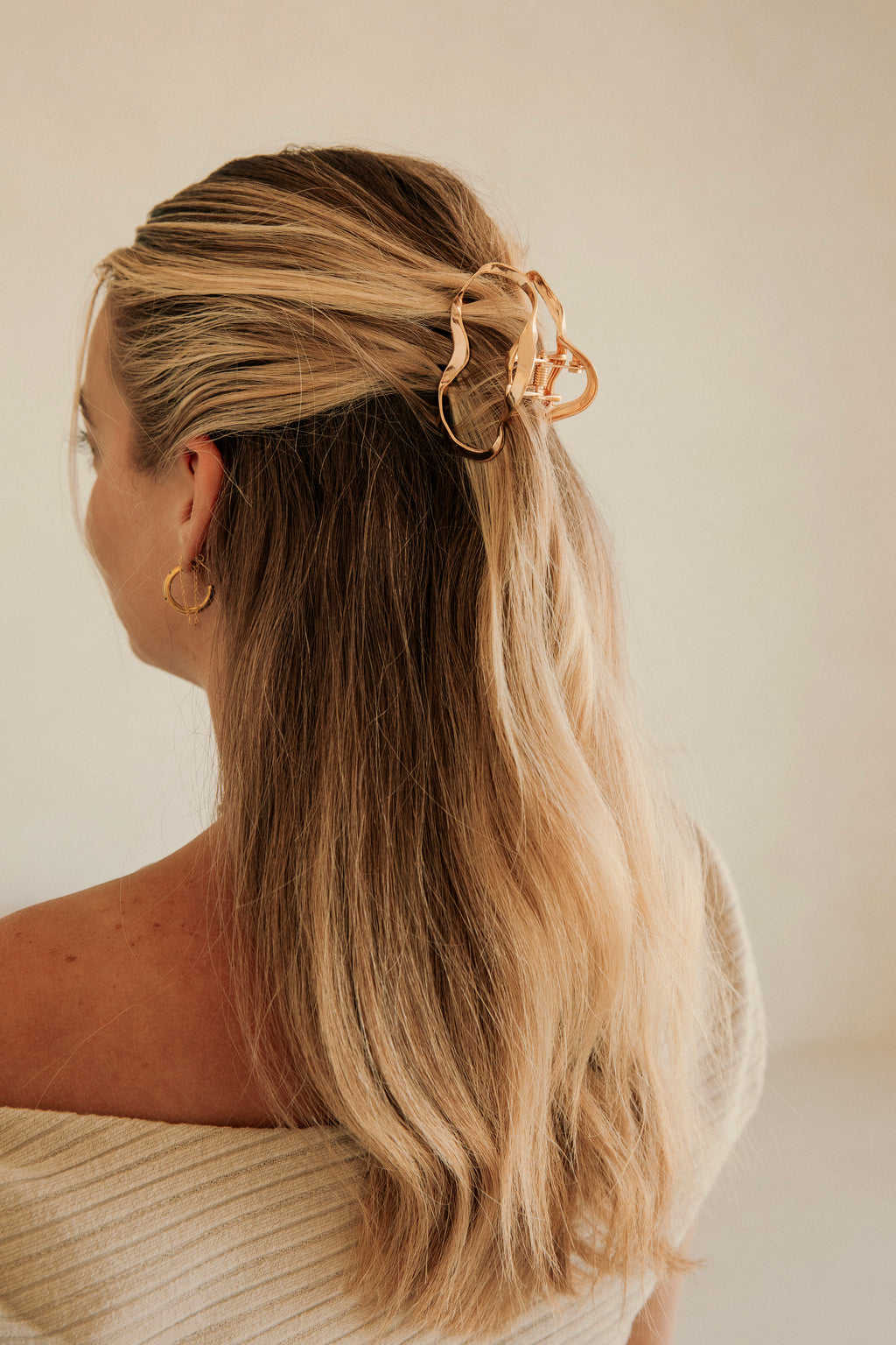 Gold Hammered Alloy Solana Claw Clip