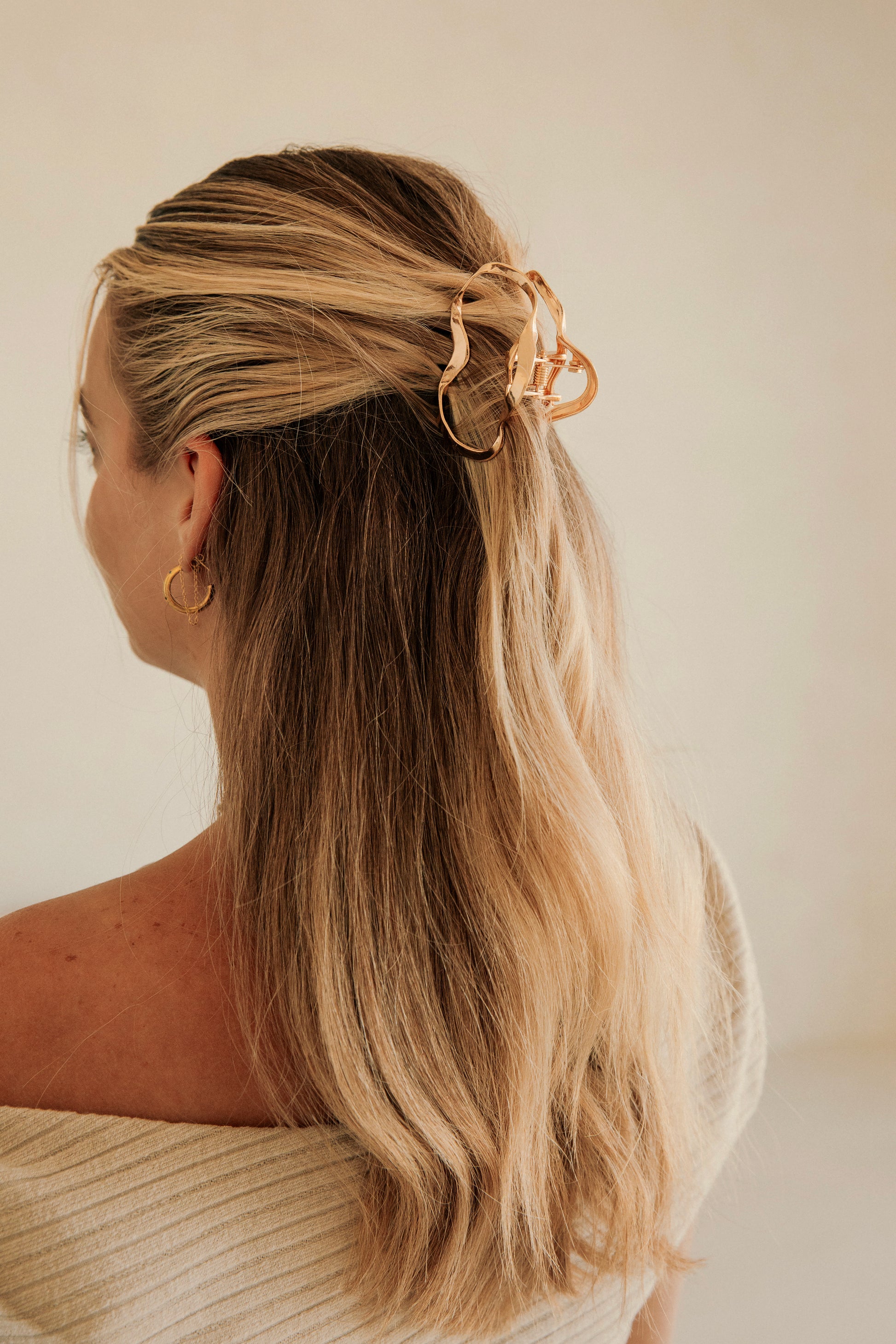 Gold Hammered Alloy Solana Claw Clip