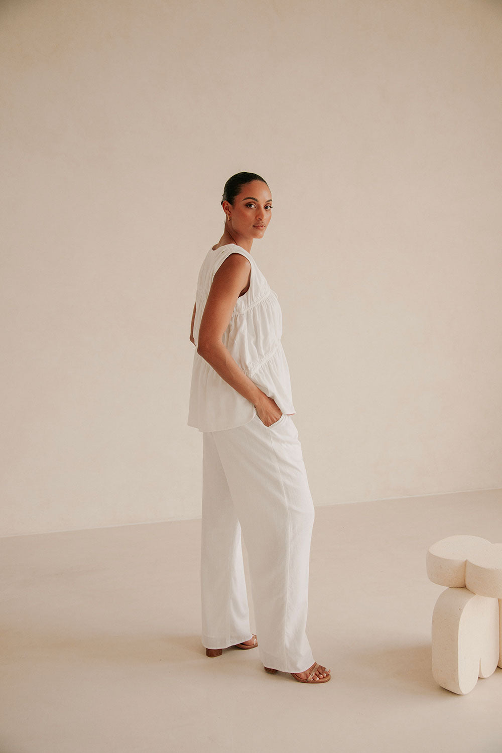 White Linen Elastic Drawstring Pocket Brisa Pants