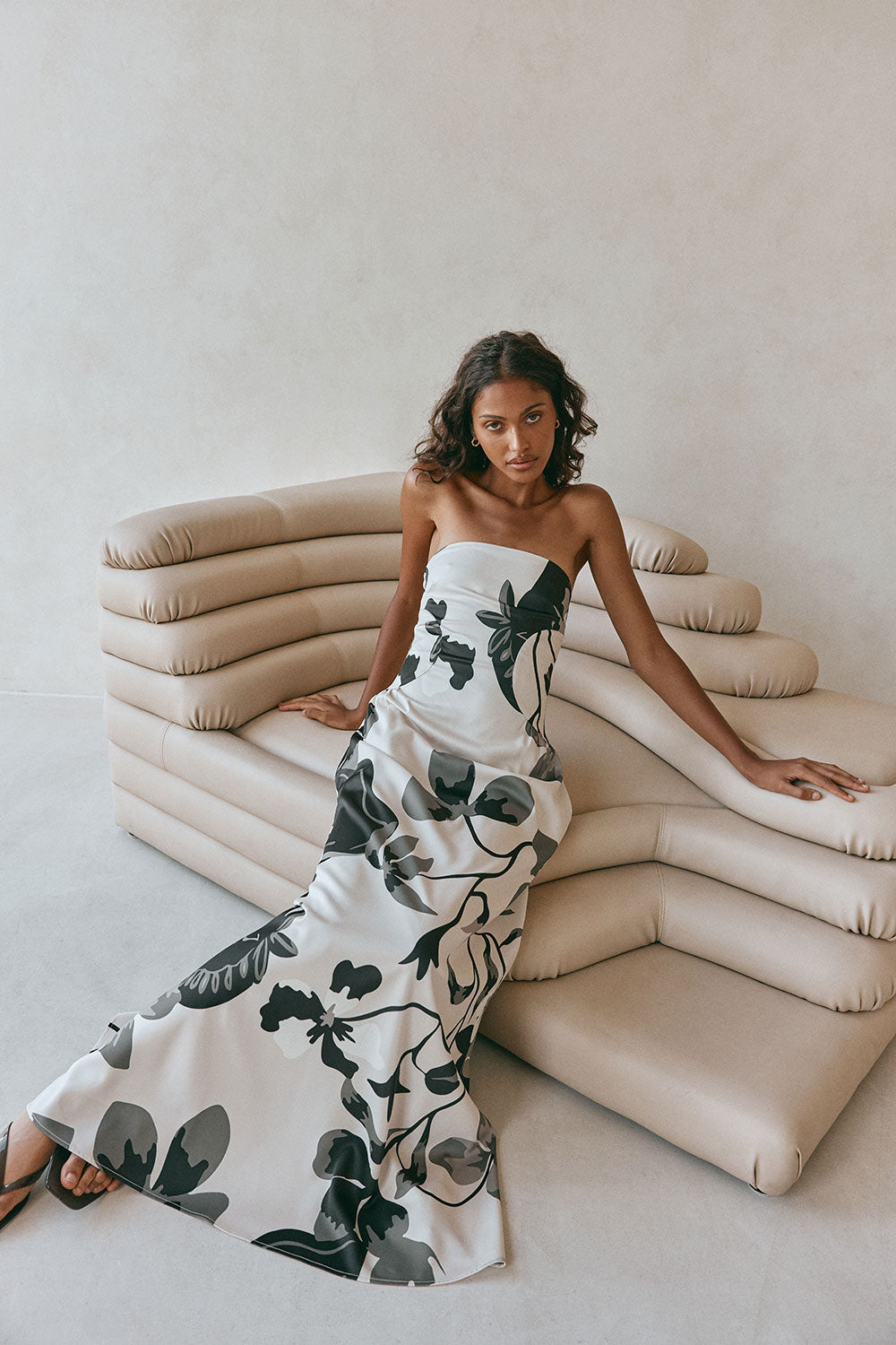 Satin Black Floras Muse Print Strapless Maxi Zephyra Dress – SABO
