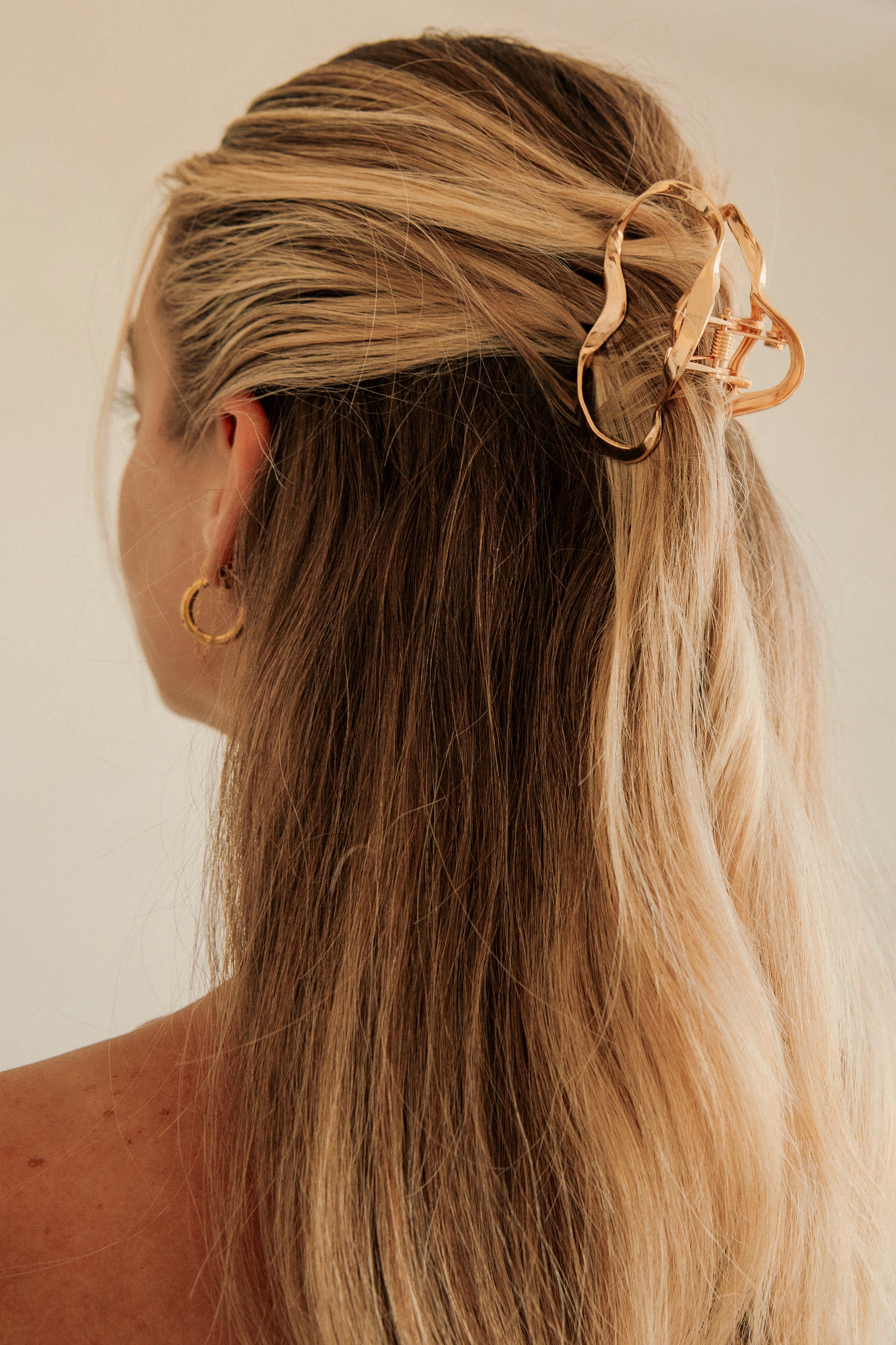 Gold Hammered Alloy Solana Claw Clip