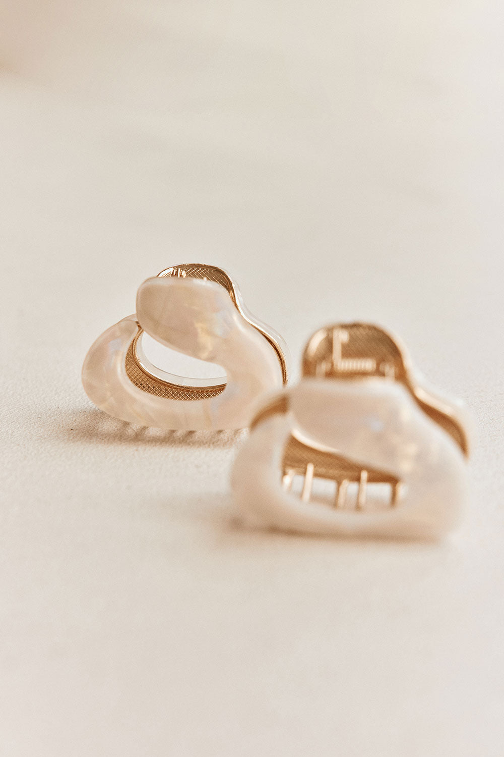 Arlet Claw Clip - Ivory