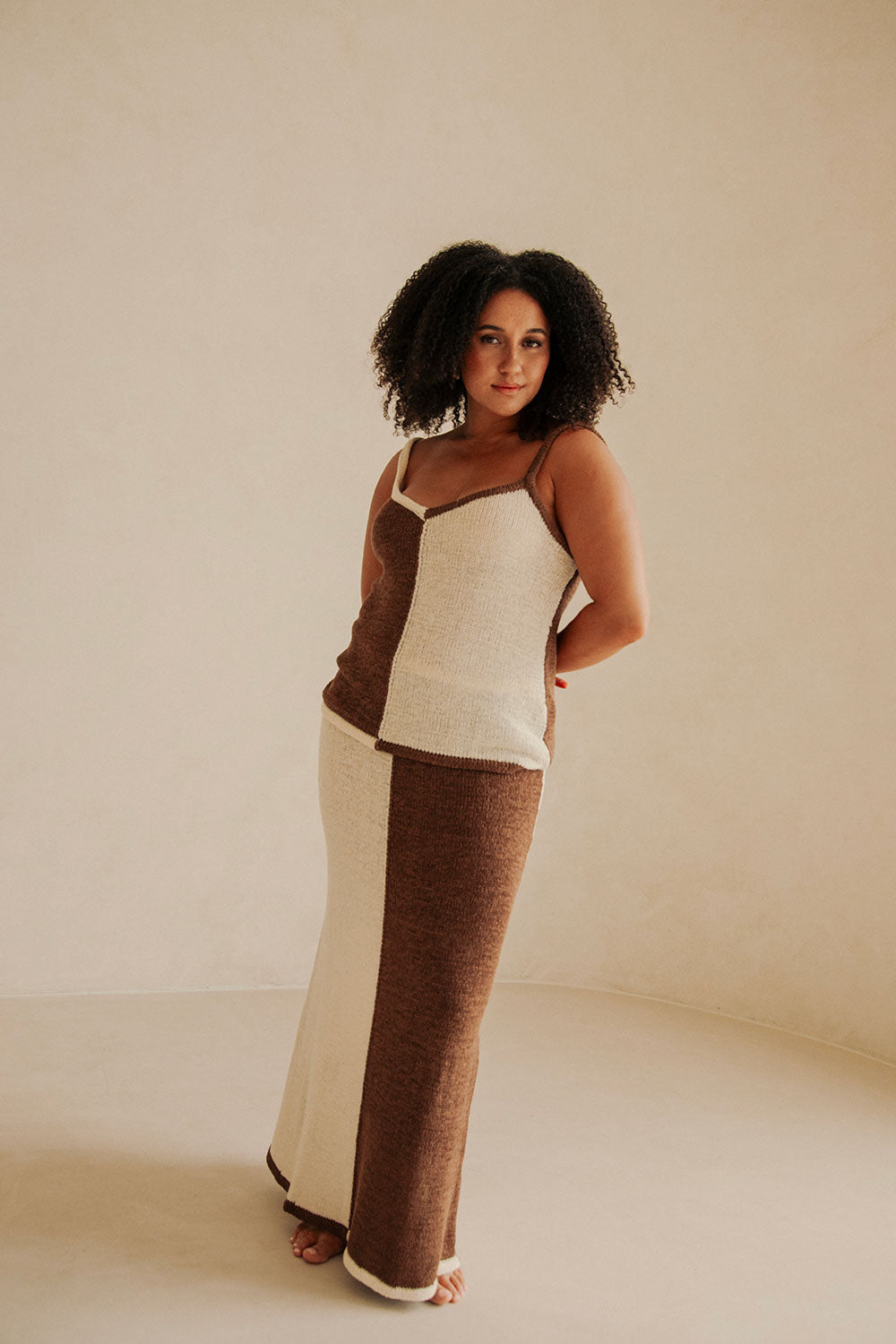 Mira Two Toned V Neckline Knit Top - Brown, White