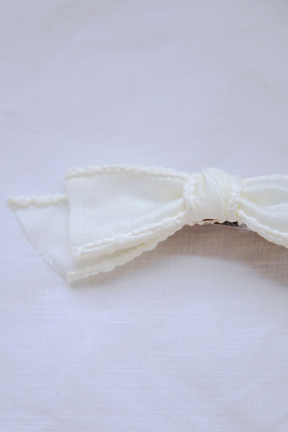 Bonnie Bow Clip White