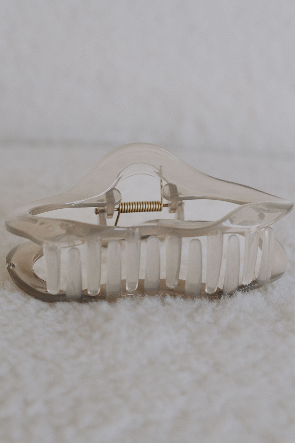 Transparent Curvy Savva Claw Clip