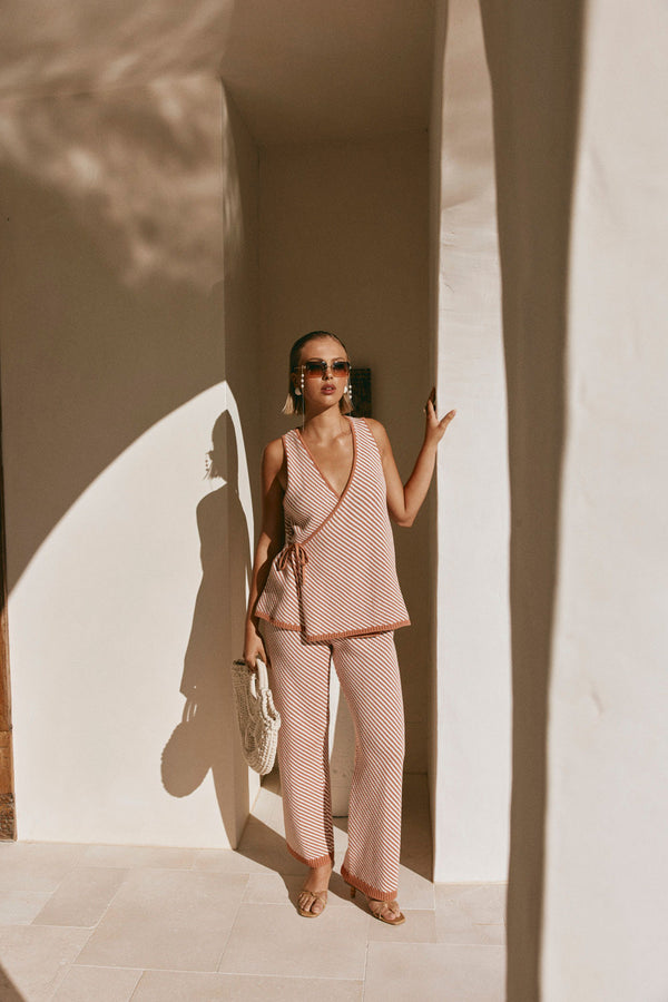 White and Coral Orange Stripe Wrap Billy Top