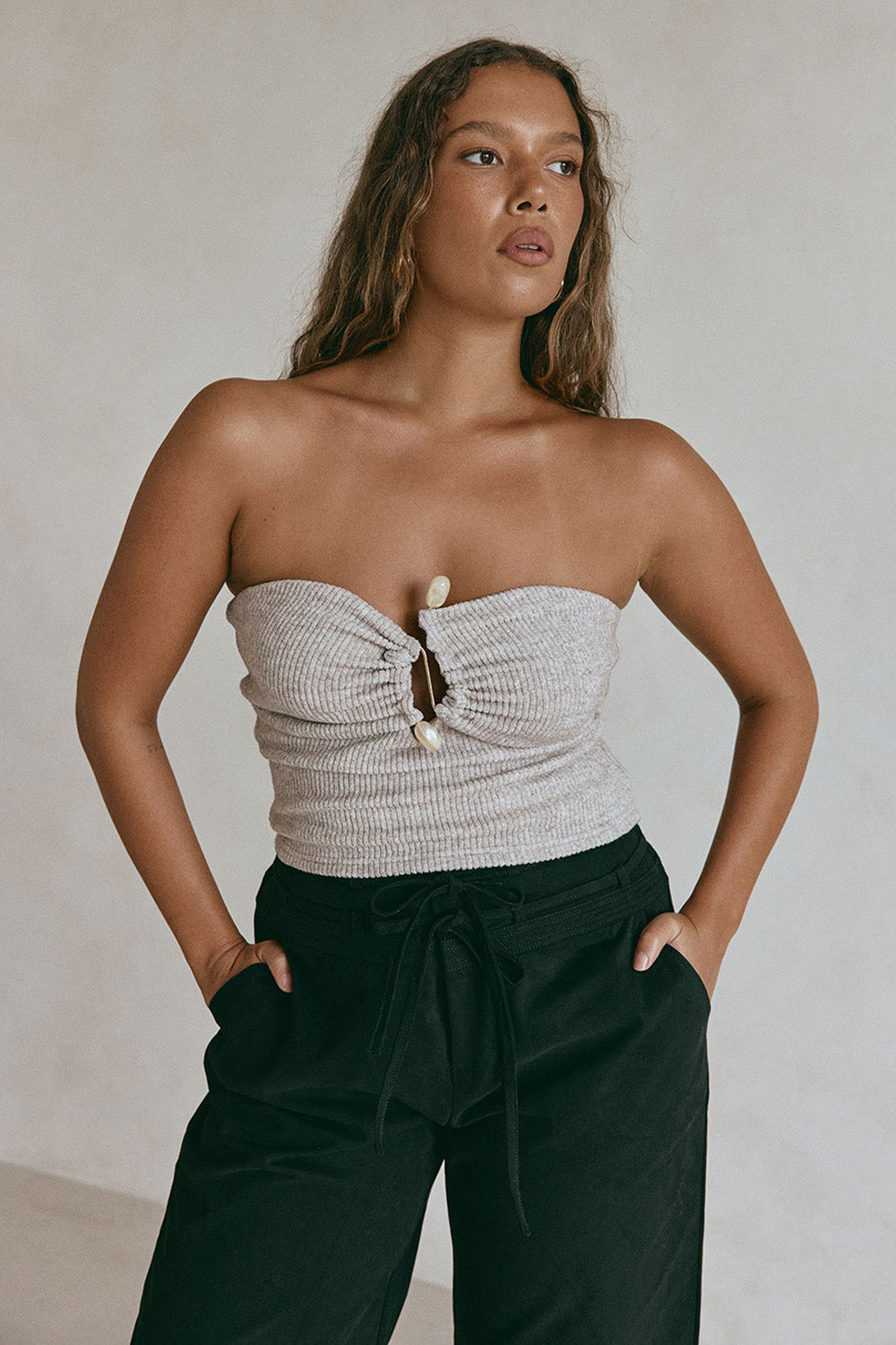 Bibiy sarah ribbon top ベージュ ALL(商品一覧)｜Bibiy.