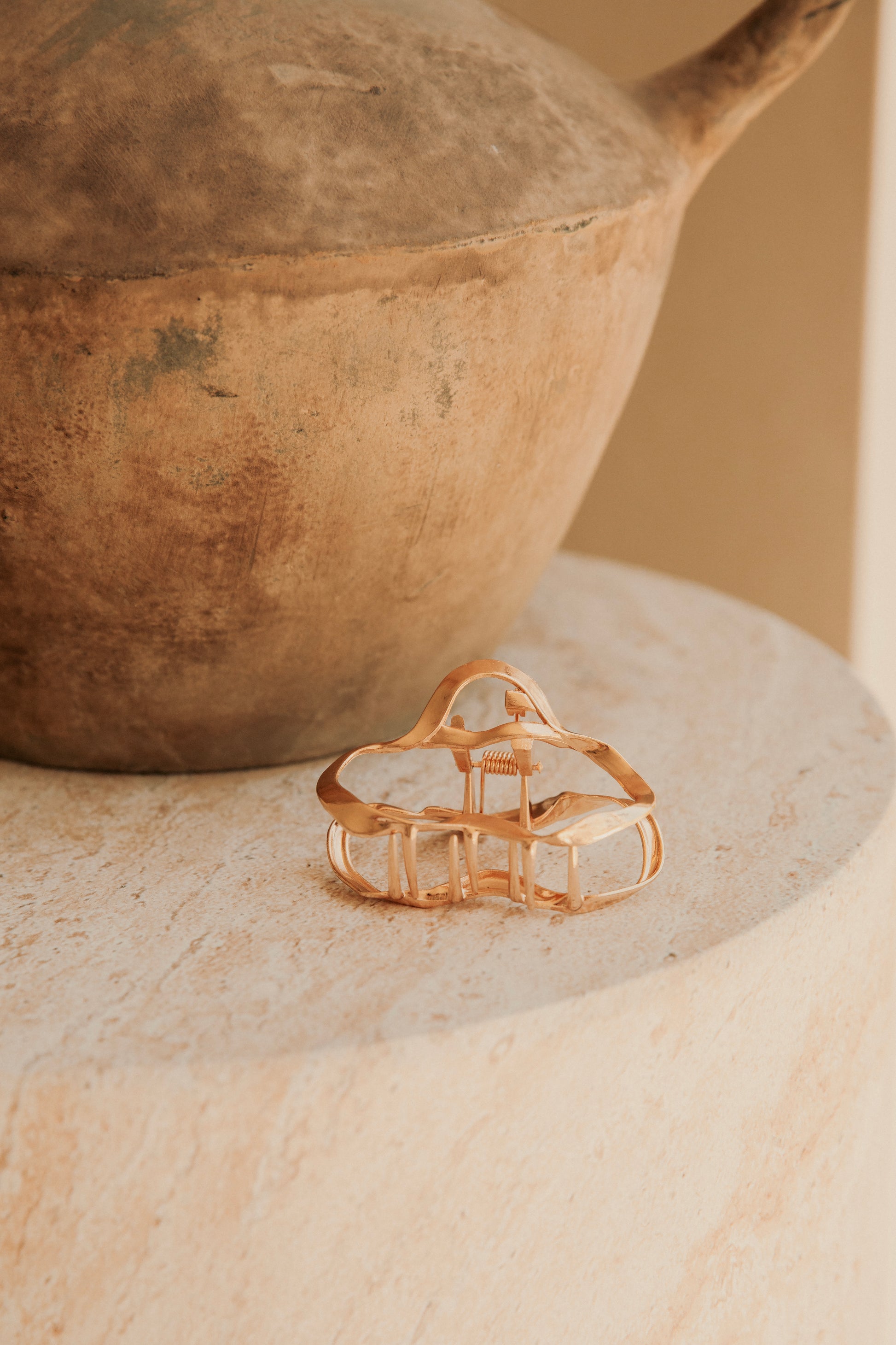 Gold Hammered Alloy Solana Claw Clip