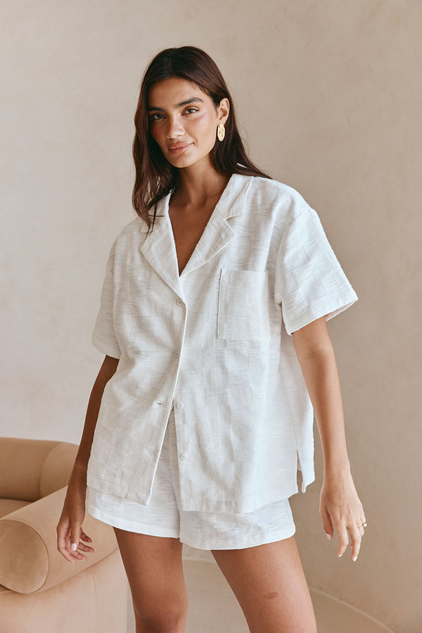 White Short sleeve Button Up Collar Cena Top