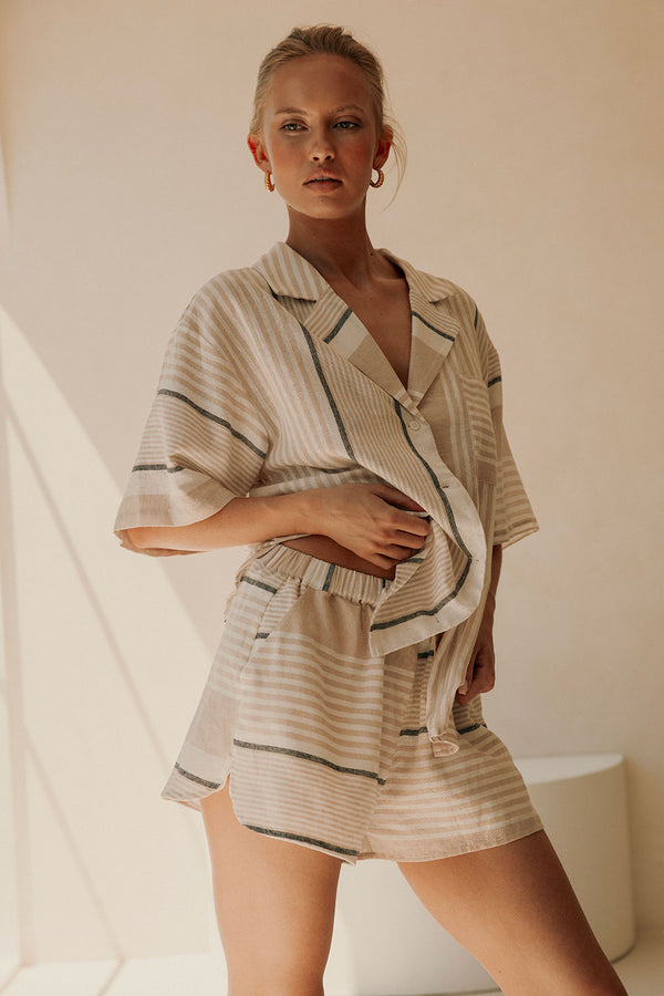 Beige Elastic High Waist Pocket Enza Shorts