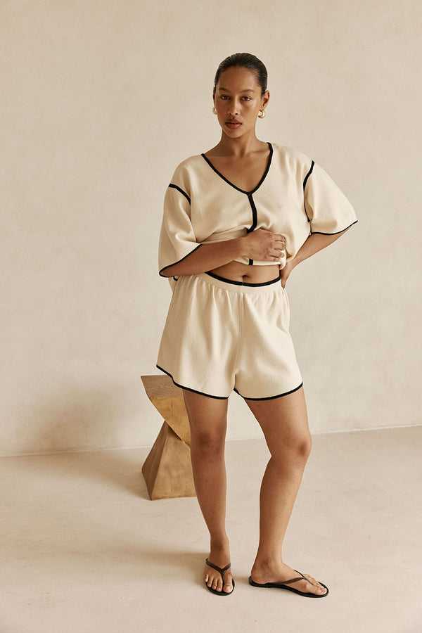 Cream Elastic High Waist Adelia Shorts