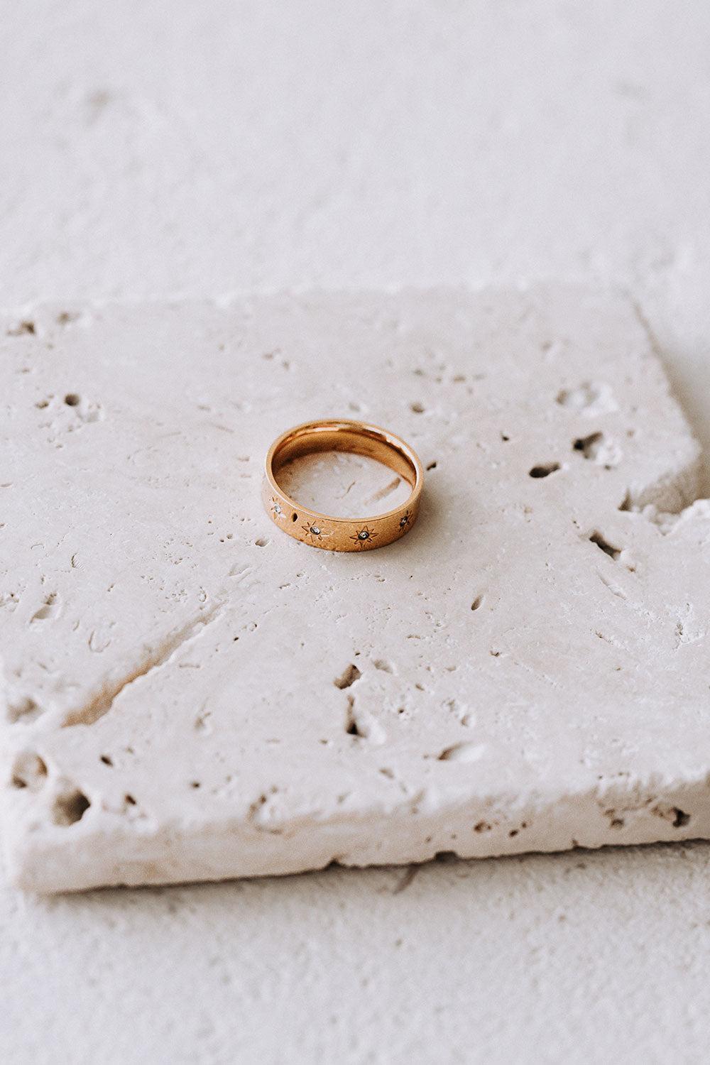 18K Gold Plated Debossed Star Gem Aster Ring