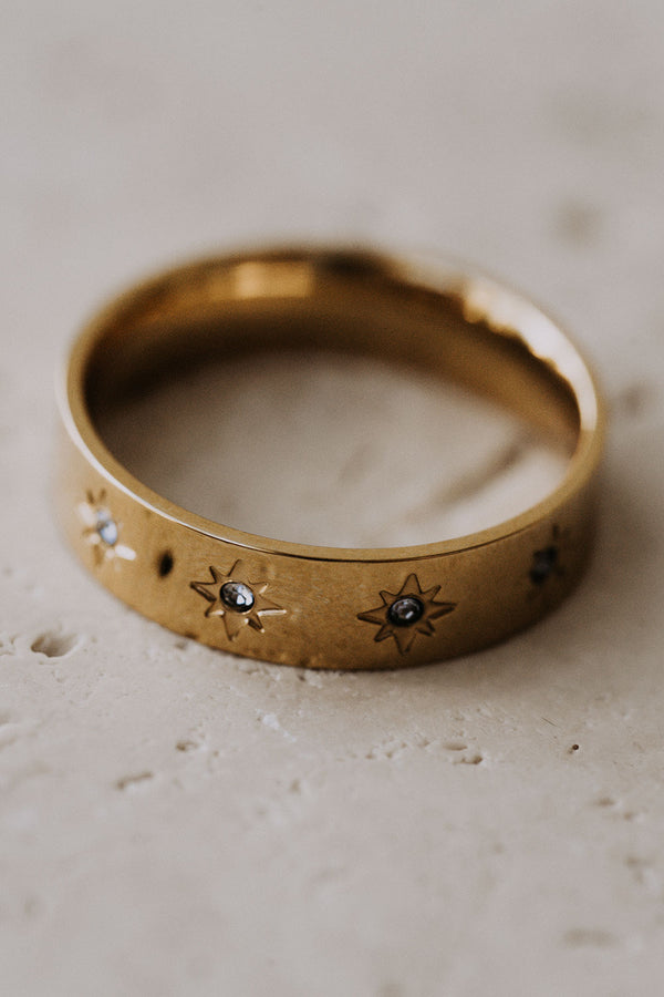 18K Gold Plated Debossed Star Gem Aster Ring