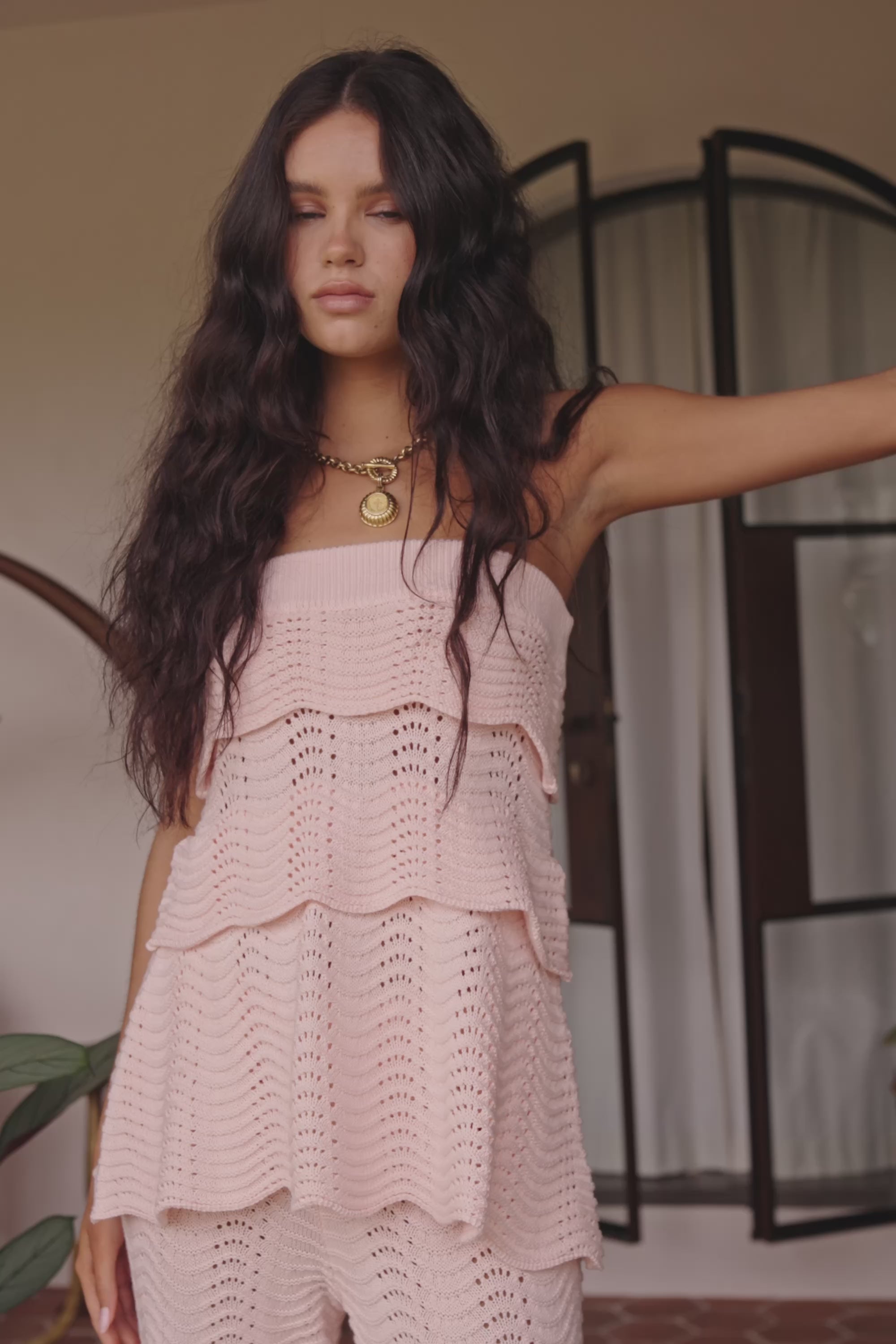 トップス hitomi URAKIMOU tiered tops / pink beige Blush Pink Crochet Knit Strapless Panel Kama Top – SABO