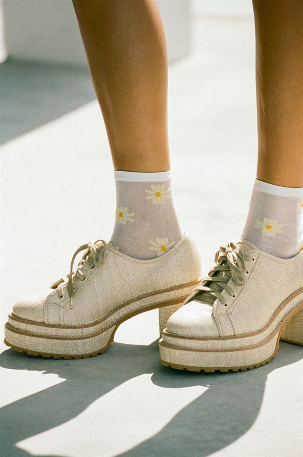 Lace-up mesh sock